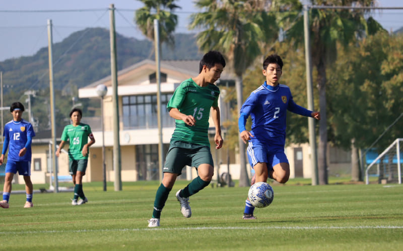 プレー中の選手